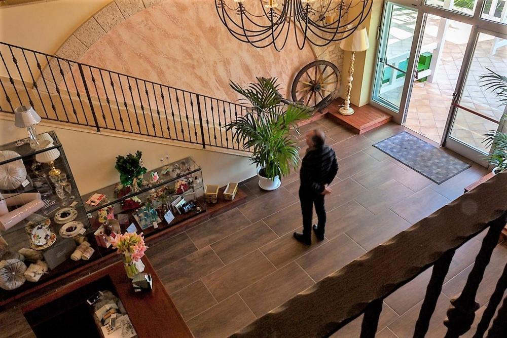 ליקאטה Hotel Zabbara מראה חיצוני תמונה