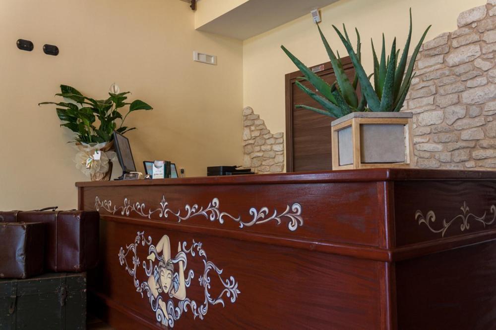 ליקאטה Hotel Zabbara מראה חיצוני תמונה