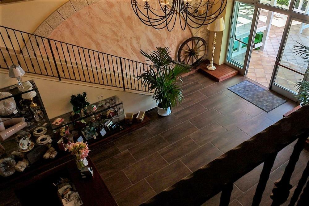 ליקאטה Hotel Zabbara מראה חיצוני תמונה